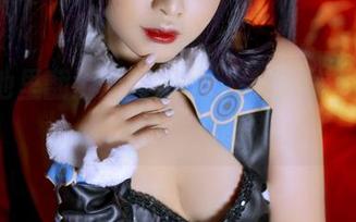 在泳池里翻滚的阿妮丝,给你Sayo Momo的cos精选乐趣!